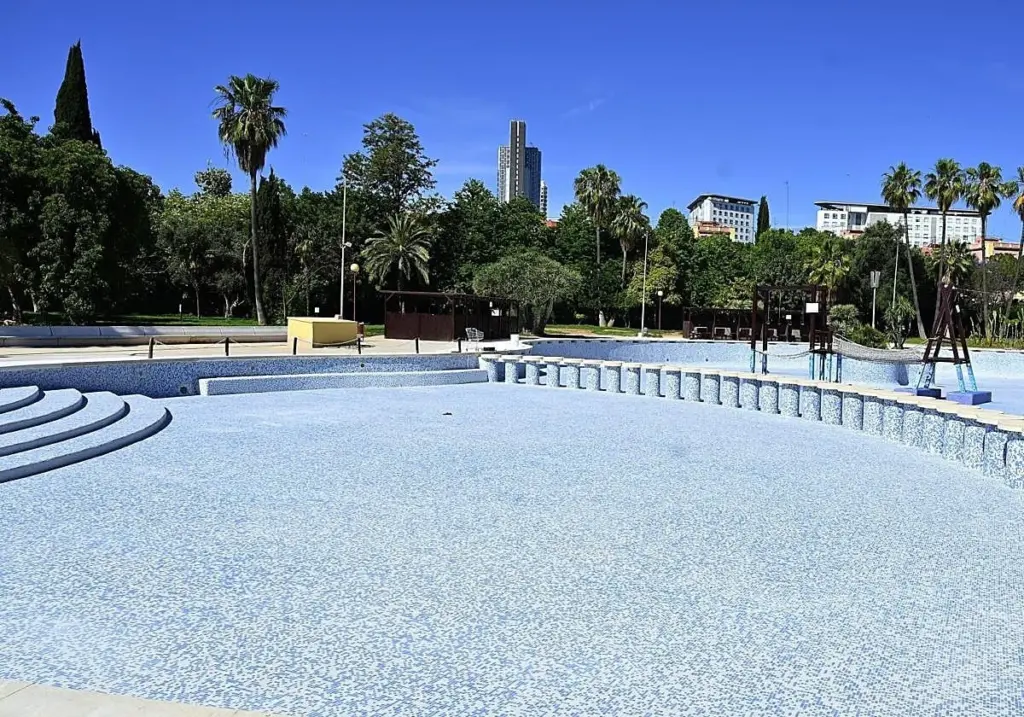 Adiós a las filas: la renovada Piscina del parque de Benicalap ya tiene fecha
