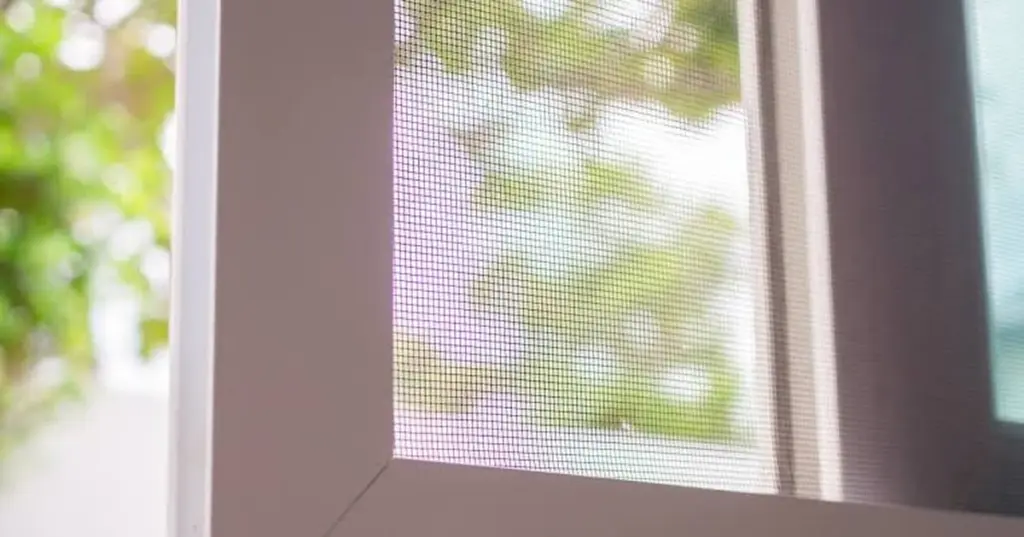 Adiós a las Mosquiteras fijas: el método sin taladros contra los Mosquitos