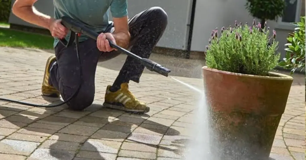 Adiós a la suciedad: esta Bosch UniversalAquatak 135 cae un 44% en Amazon
