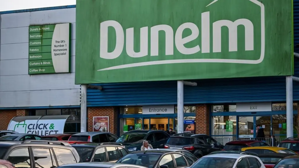 Adiós al calor: el Malta Rattan Garden Sofa Lounger Set de Dunelm baja 100€