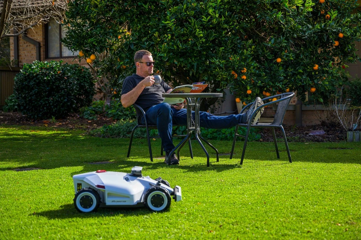Adiós al cortacésped: Mammotion Yuka Mini 2 500 desploma su precio en Amazon - image 1