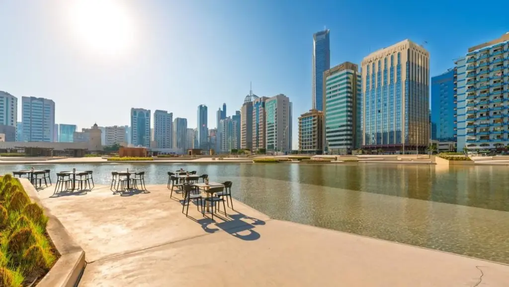 Adiós a los 45°C: Abu Dhabi estrena la calle con aire fresco en Emiratos Árabes Unidos
