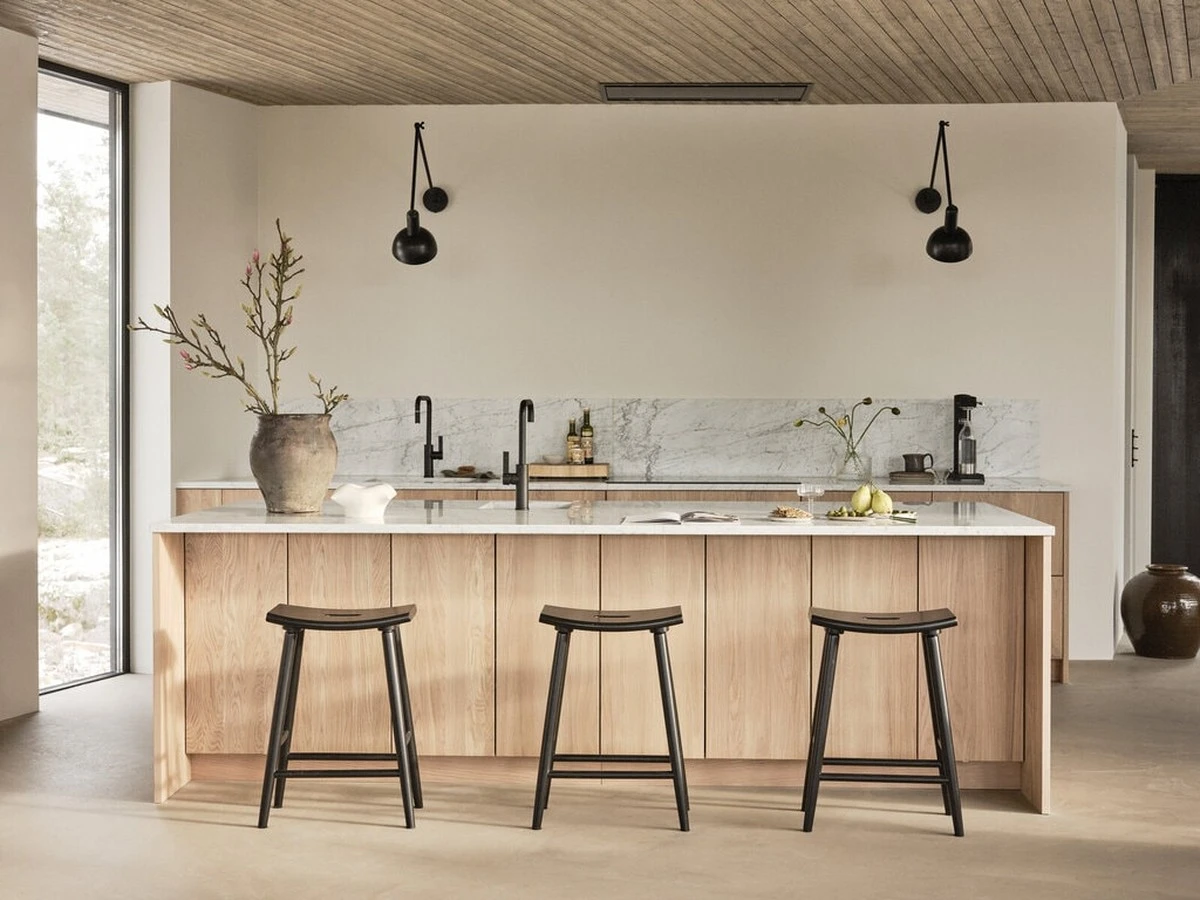 Adiós a los armarios altos: el cambio en diseño de interiores para tu cocina - image 1