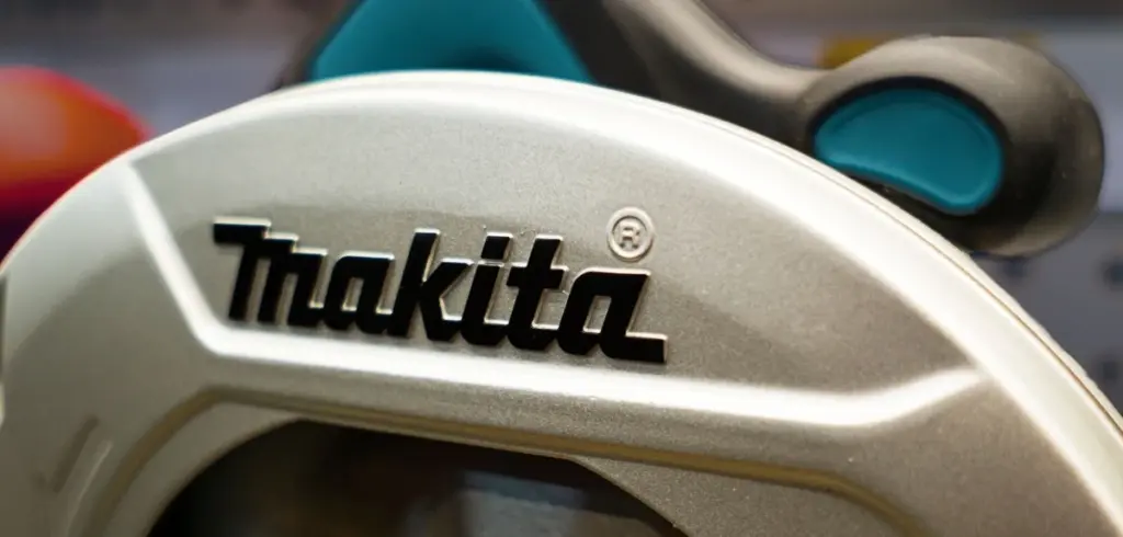 Adiós a los cables en el jardín: 3 herramientas Makita bajan de precio en Obi