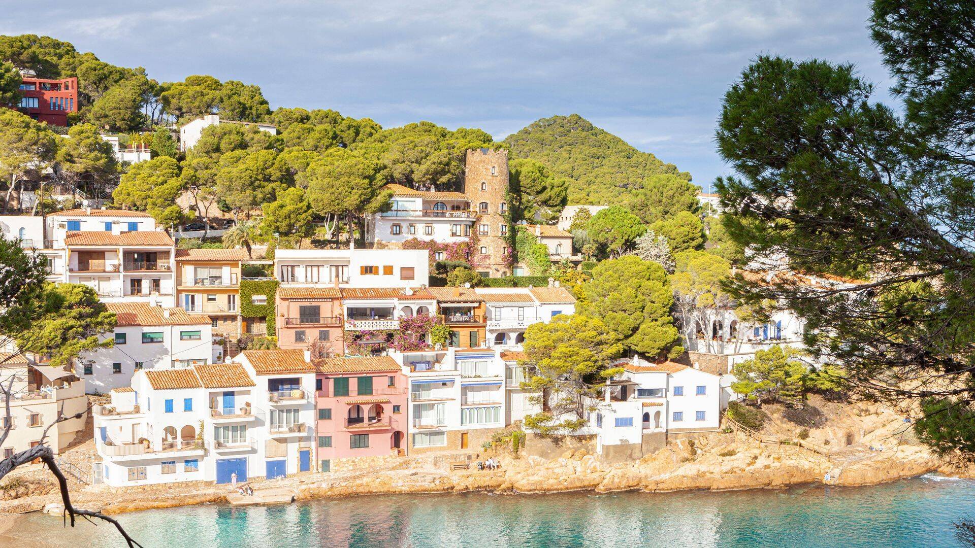 Foto: Este pueblo de la Costa Brava conserva el encanto de las antiguas villas marineras. (Alamy)
