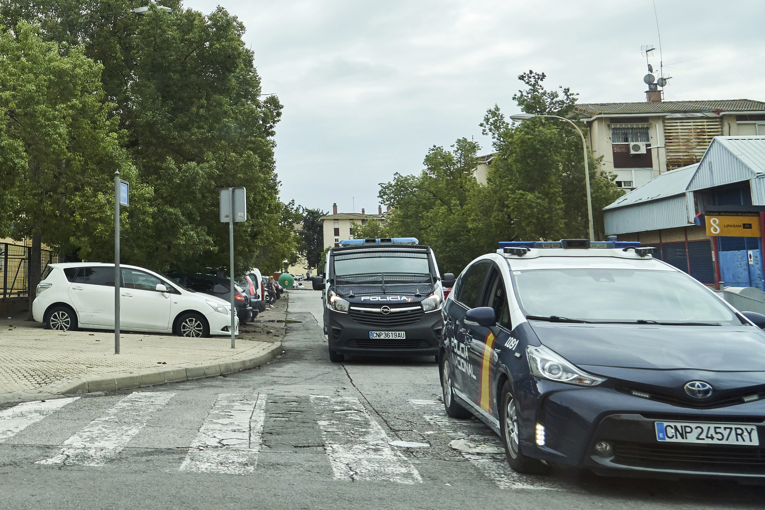 Dos coches de la policía nacional.