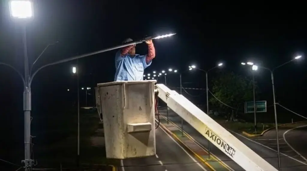 Ahorro y seguridad en la Intercomunal Barquisimeto-Duaca: CORPOELEC instala 980 luces LED