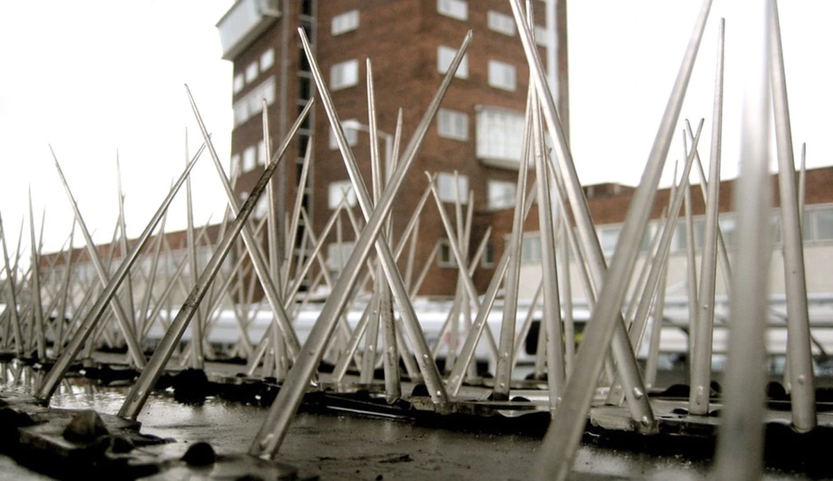 Arquitectura hostil en Tangvall: por qué ya no puedes sentarte en las plazas - image 1