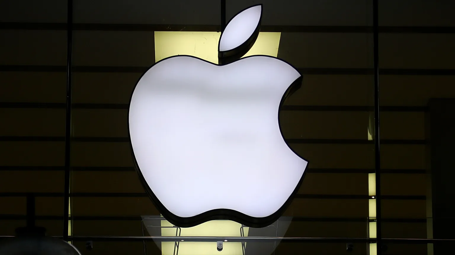 Italy Amazon Apple