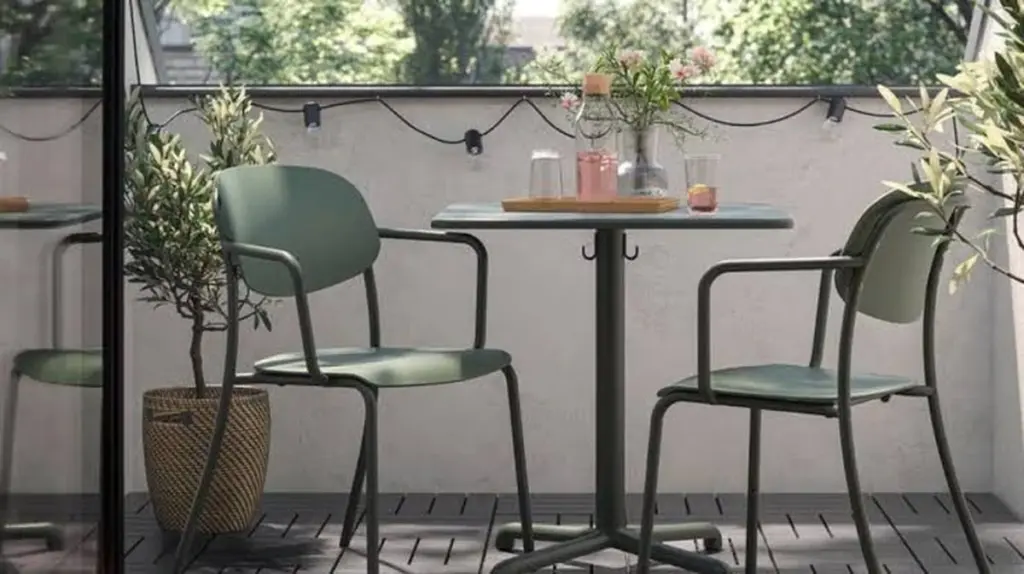 Balcones pequeños: el truco de IKEA con TÄRNÖ para ganar espacio y frescor