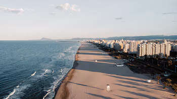 Playa de Gandía, en Valencia (Adobe Stock).