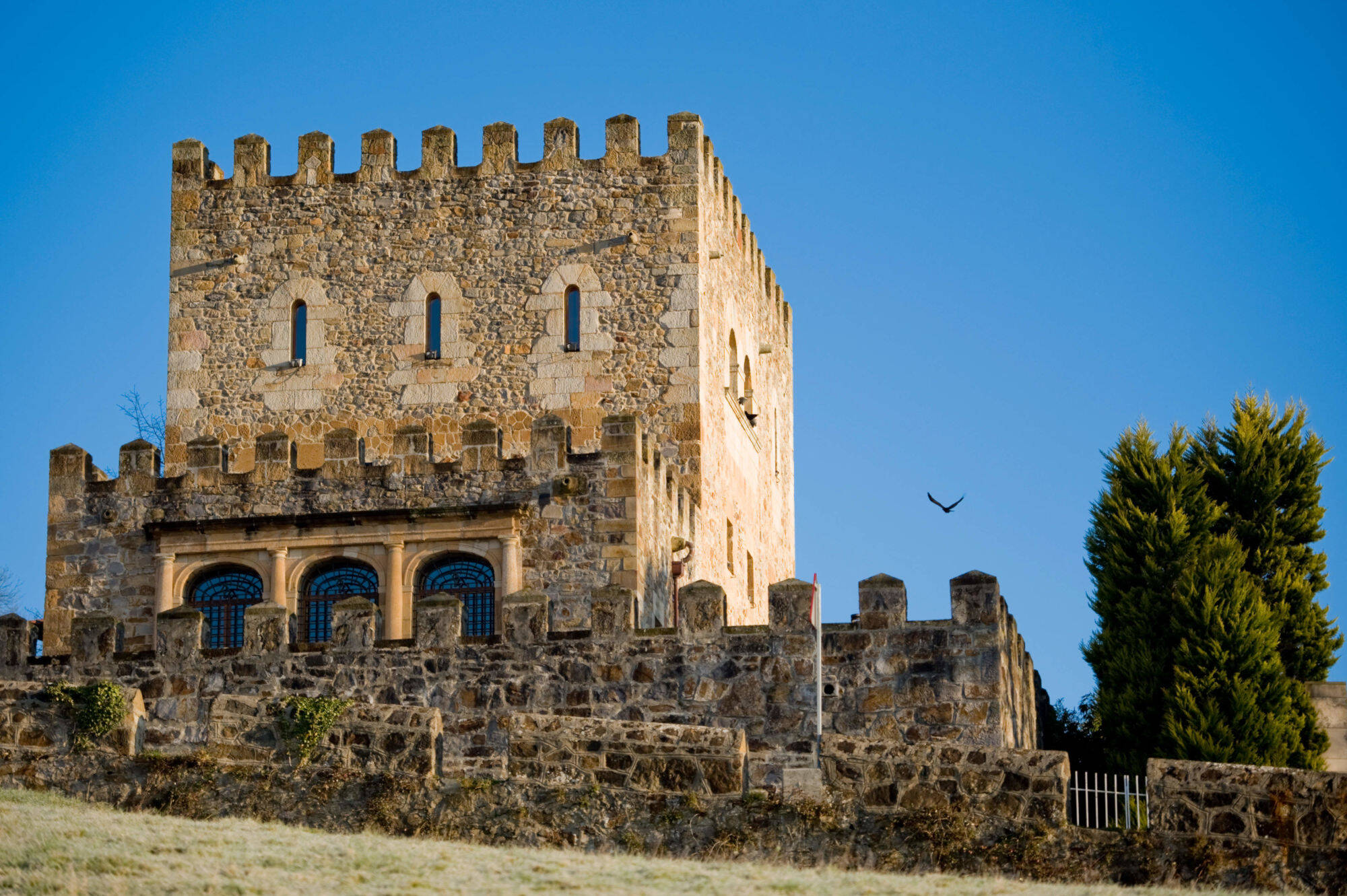 Foto: Edificio histórico fortificado en Sopuerta, Vizcaya, sede tradicional de las Juntas Generales de Bizkaia. (Bizkaiko Batzar Nagusiak)