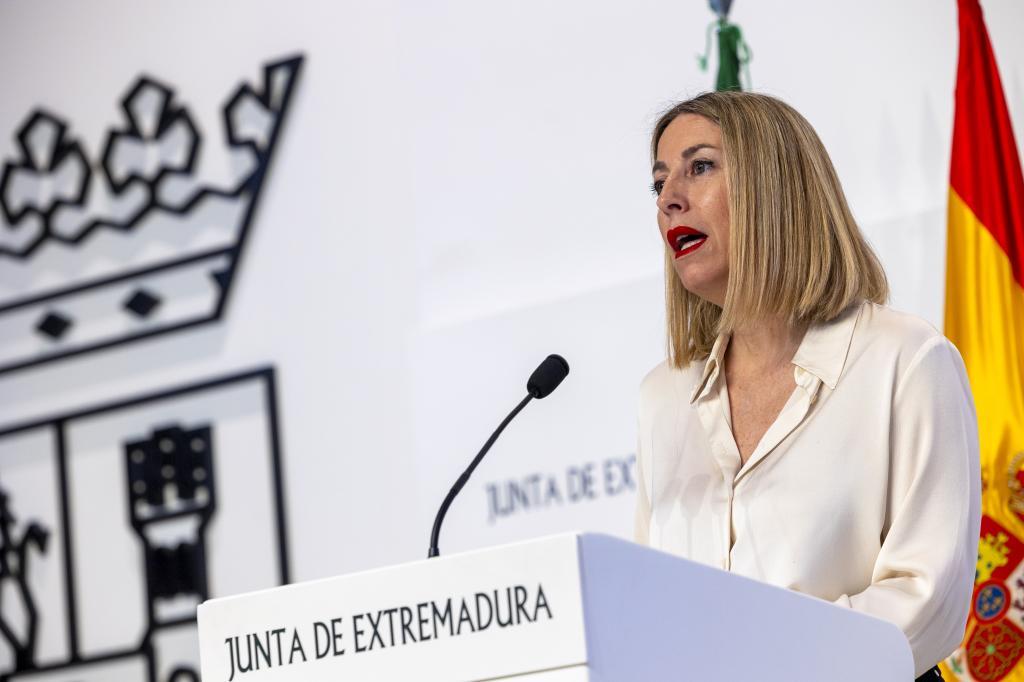 María Guardiola, este miércoles, durante su comparecencia para anunciar la estructura de su Gobierno.