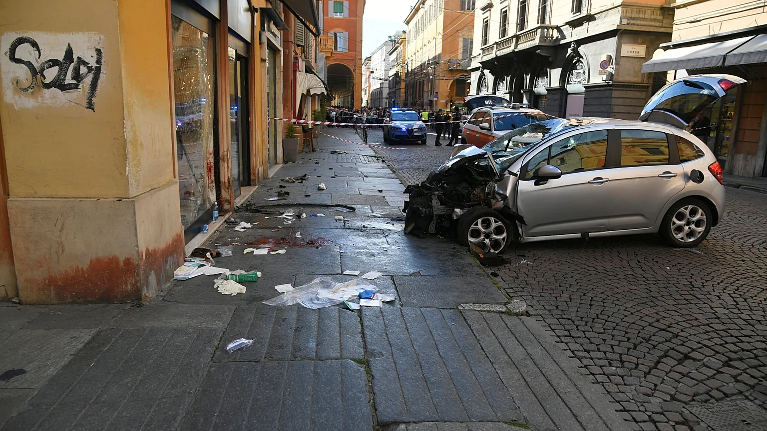 The car that ran over the crowd in Modena, 16/05/2026
