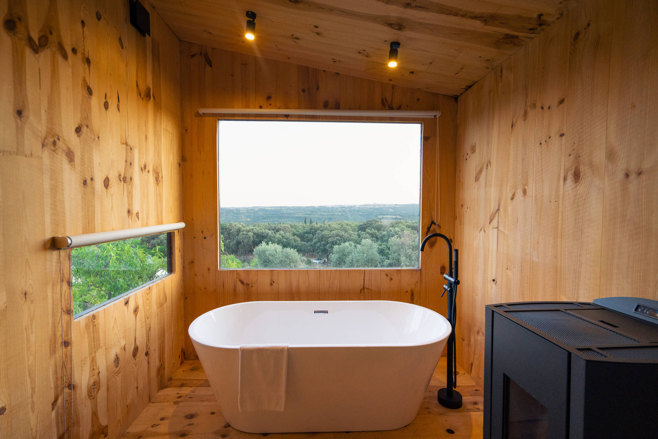 Foto: Alójate en este camping con casitas de madera y tiendas de ‘glamping’ en Aragón. (Cortesía)