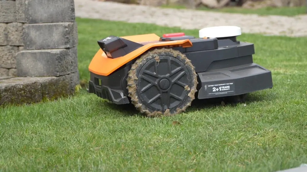 Césped perfecto sin cables: Worx Landroid Vision Cloud (WR330E) vs Dreame A3 AWD Pro 3500