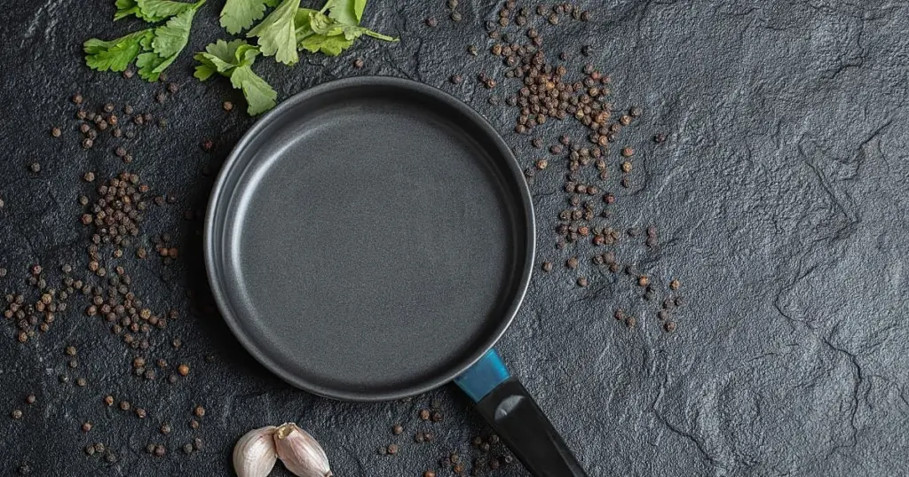 Cocina de inducción: el error al elegir sartenes de inducción que dispara tu factura