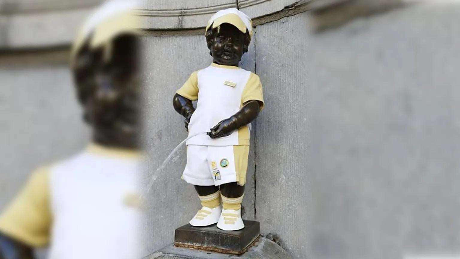 Manneken-Pis wears Fair Play costume to mark the annual celebration