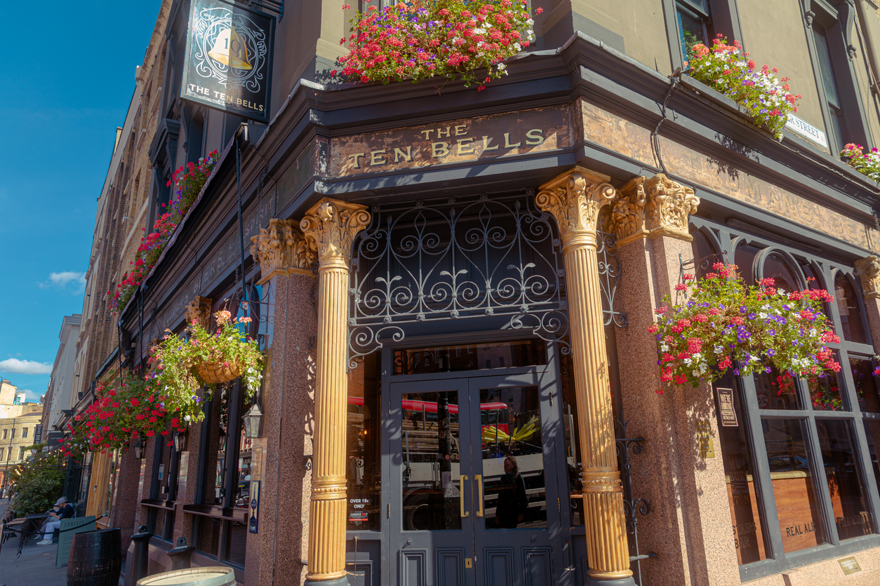 El exterior del Ten Bells Pub, Spitalfields, Londres (iStock)