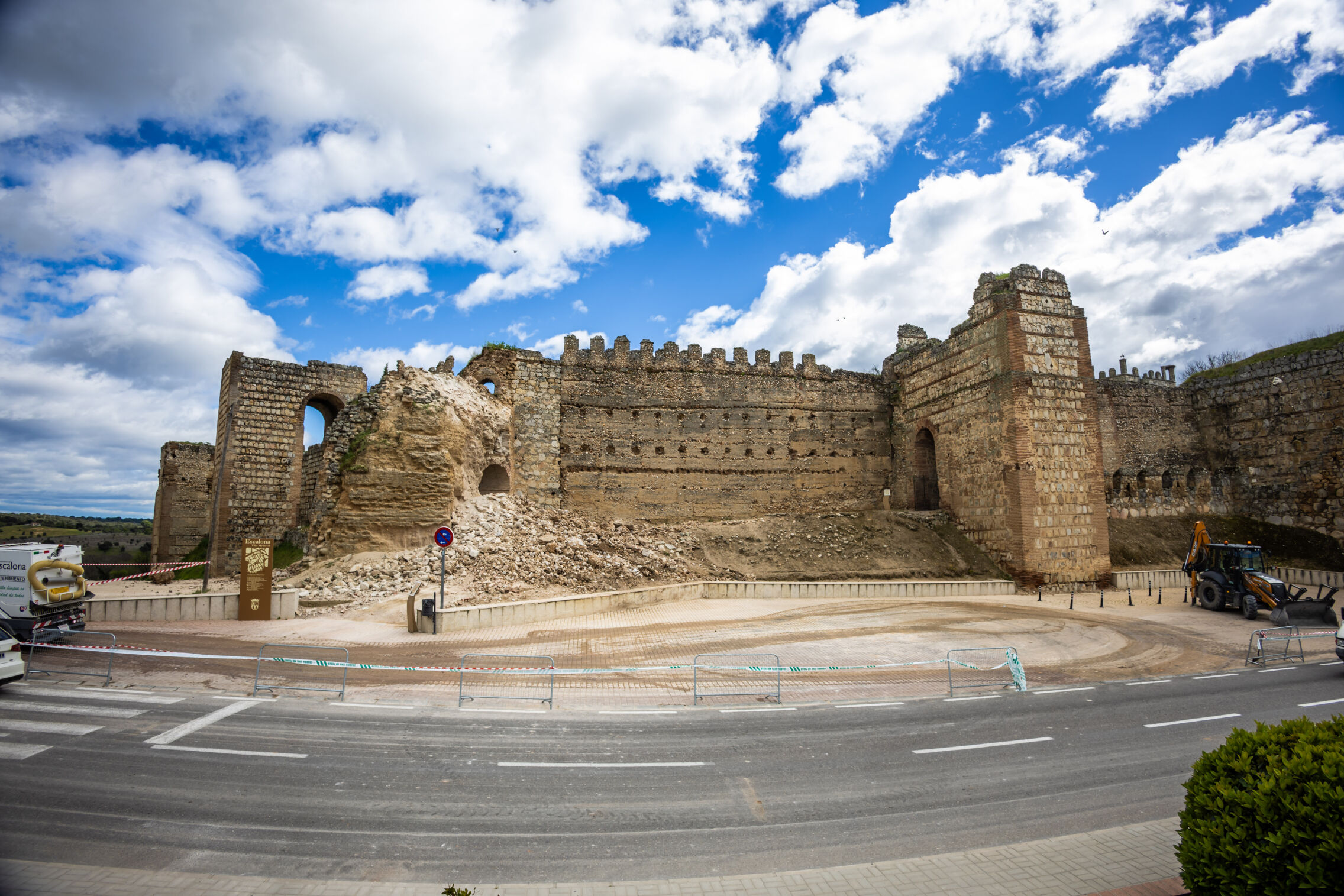 Foto: La torre del castillo de Escalona derrumbada. (EFE/Ángeles Visdómne)