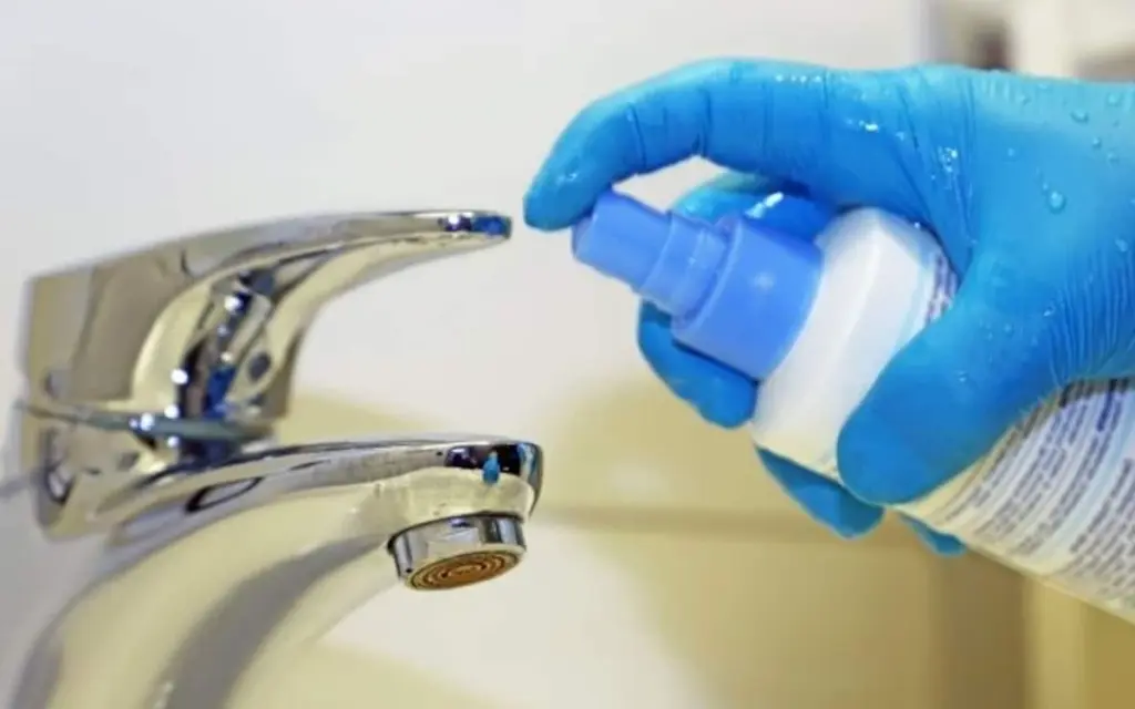Detergentes para el baño: el ranking de Altroconsumo que jubila a tu spray habitual