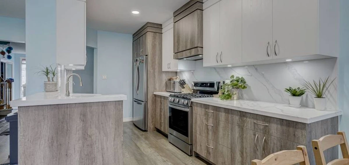 Diseño de cocina bicolor: el truco 60-30-10 para renovar tu diseño de interiores - image 1