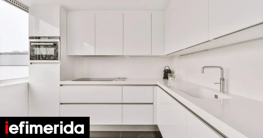 Diseño de interiores: Nora Batlle explica por qué tu cocina blanca envejece mal
