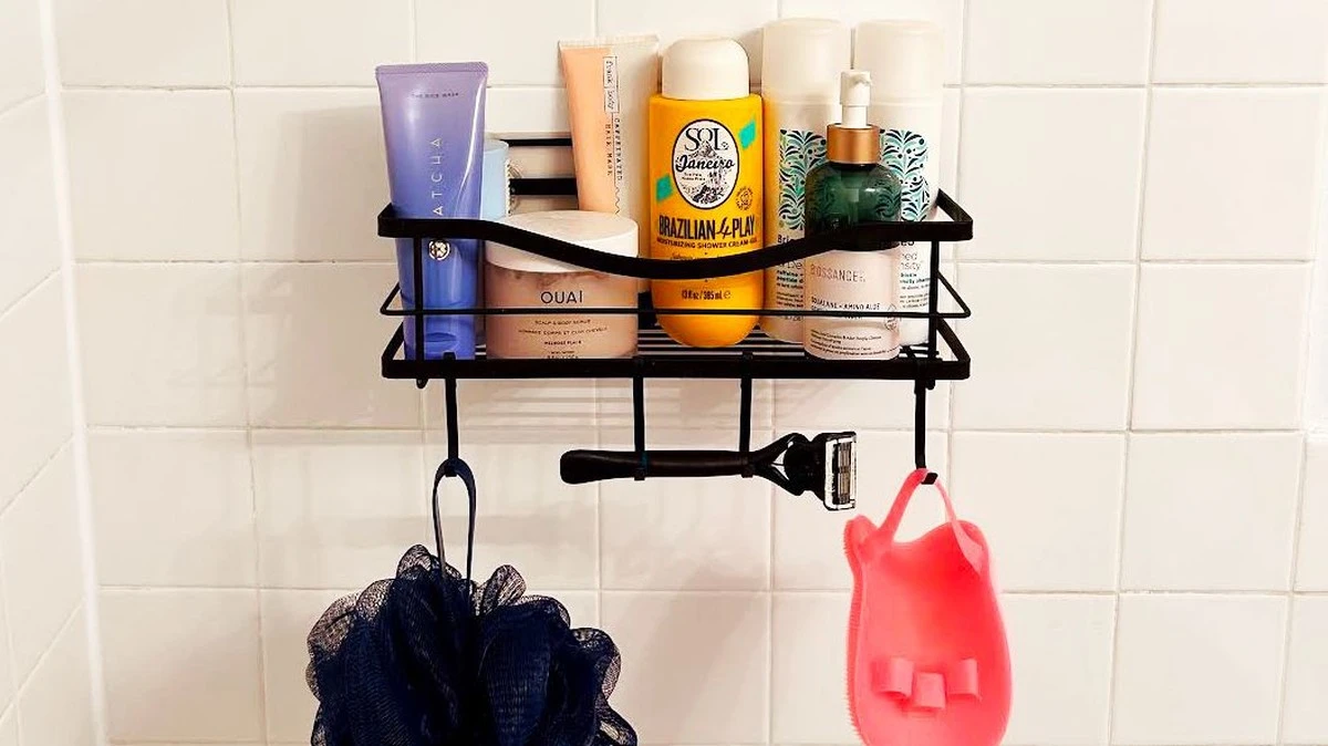 Ducha ordenada sin taladros: la estantería telescópica de Lidl para tu baño - image 1