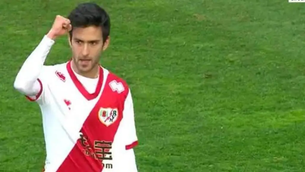 Alberto Bueno celebra un gol en el Rayo Vallecano.
