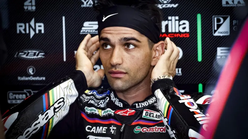 Jorge Martín, en el box de Aprilia