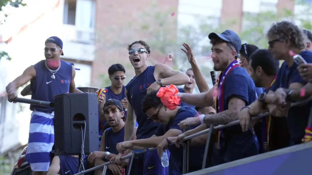 Los jugadores del Barça celebran el título de La Liga.