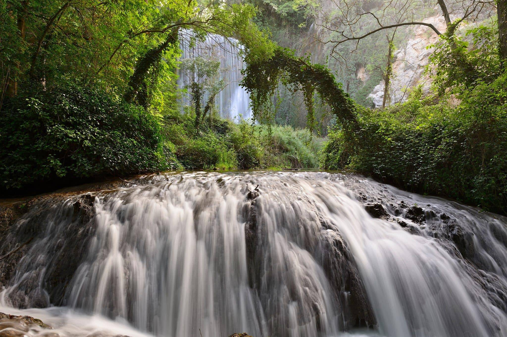 Foto: El monumento entre cascadas que tienes que visitar en primavera. (Monasterio de Piedra)