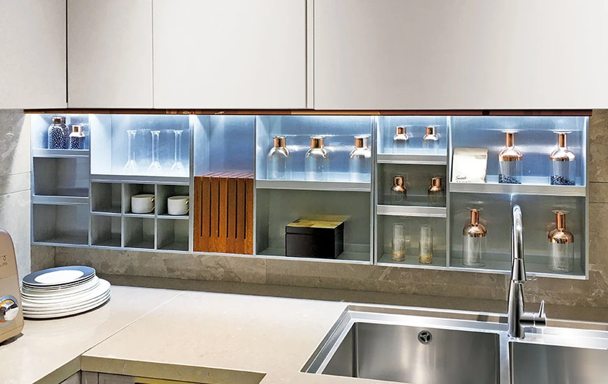 Encimera libre: el truco vertical con IKEA KUNGSFORS para ganar 3 metros - image 1