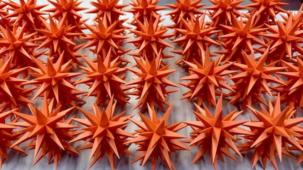 Estrellas de Herrnhut: por qué todos sortean el derecho a comprar una de la Manufaktur Herrnhuter Sterne