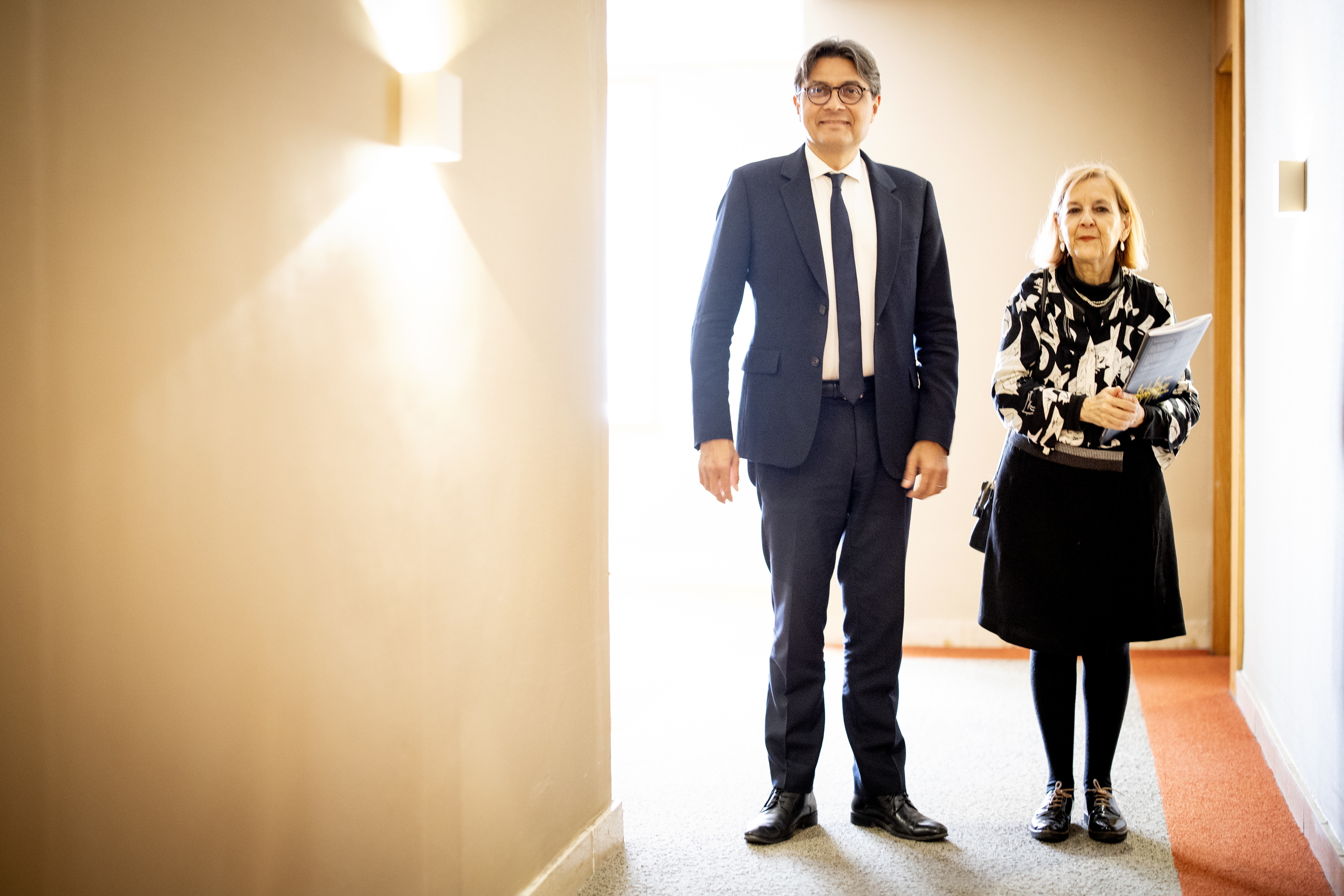 Mattias Guyomar junto a la juez María Elósegui.