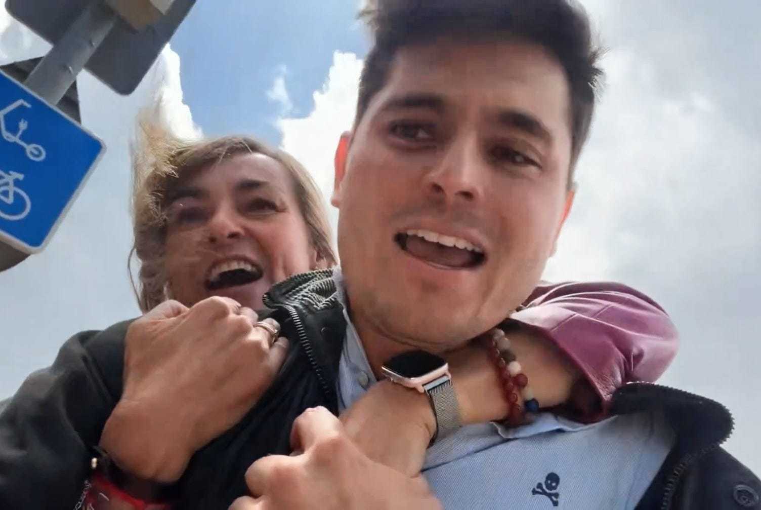 Un instante del forcejeo captado por la cámara de Vito Quiles.