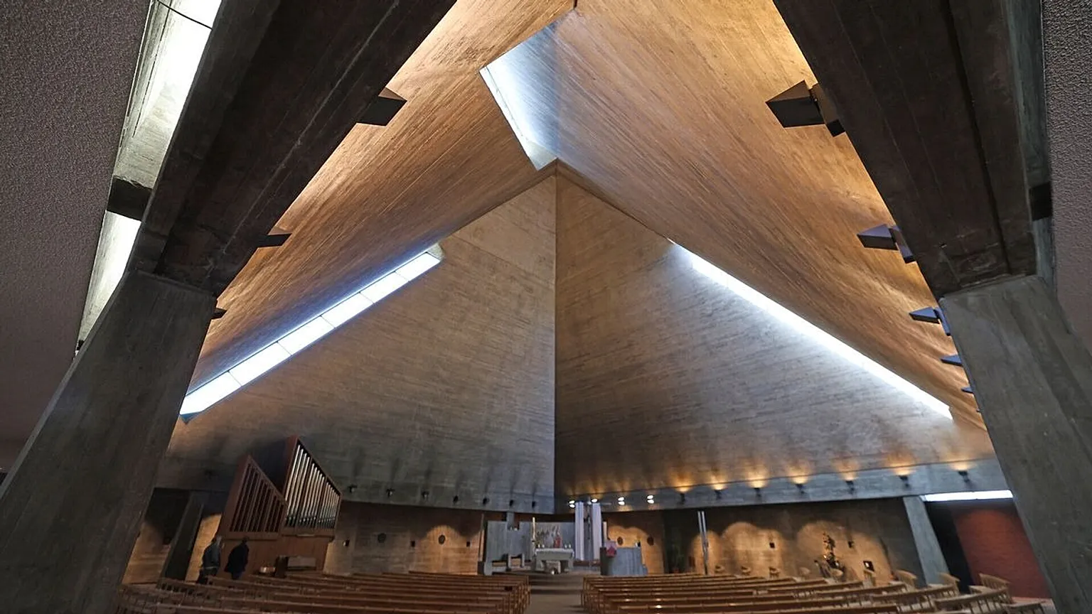 Following the deconsecration of the St Andreas parish church in Würzburg, the building is to be converted into a bouldering gym.