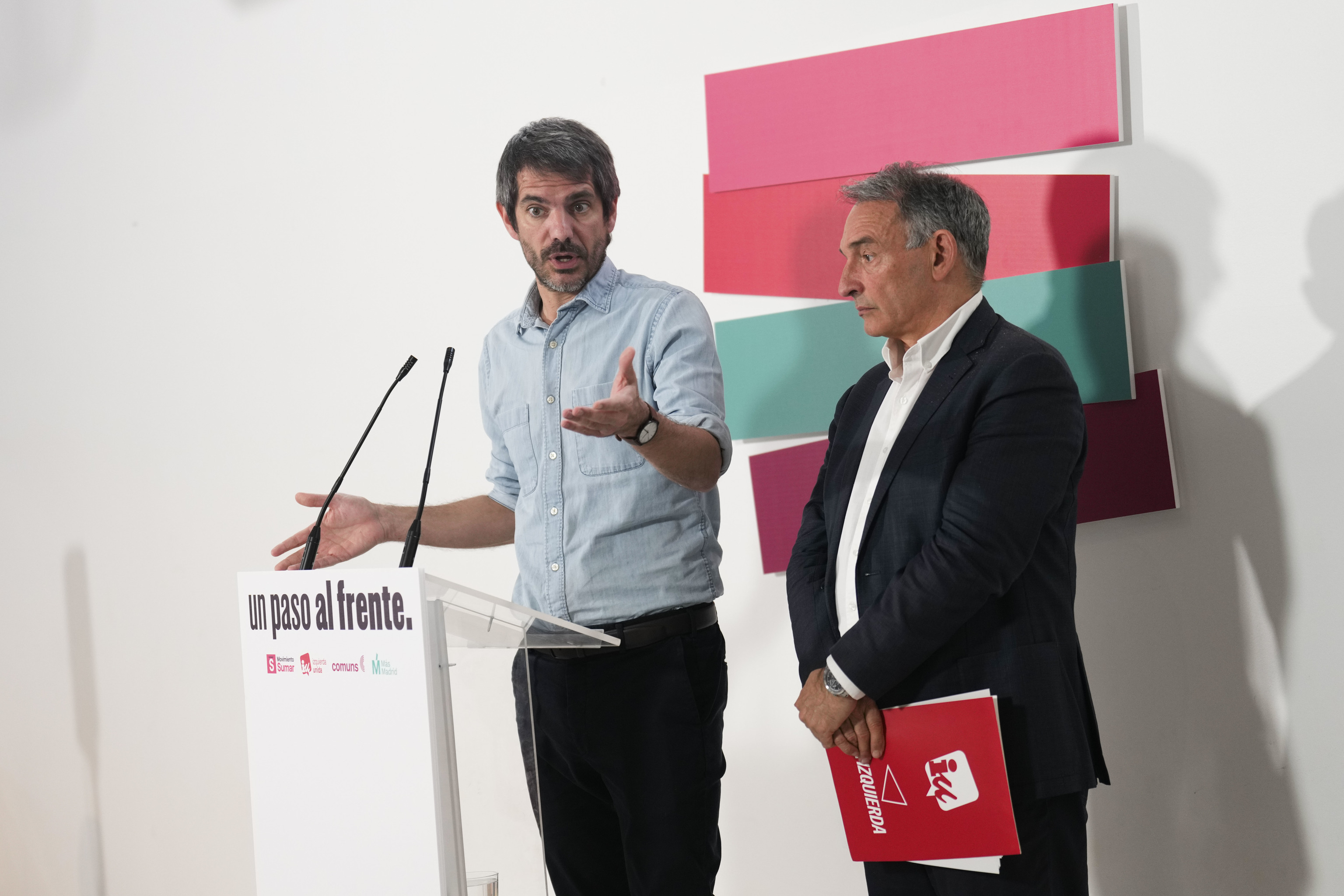 Ernest Urtasun y Enrique Santiago, en la rueda de prensa de Sumar.