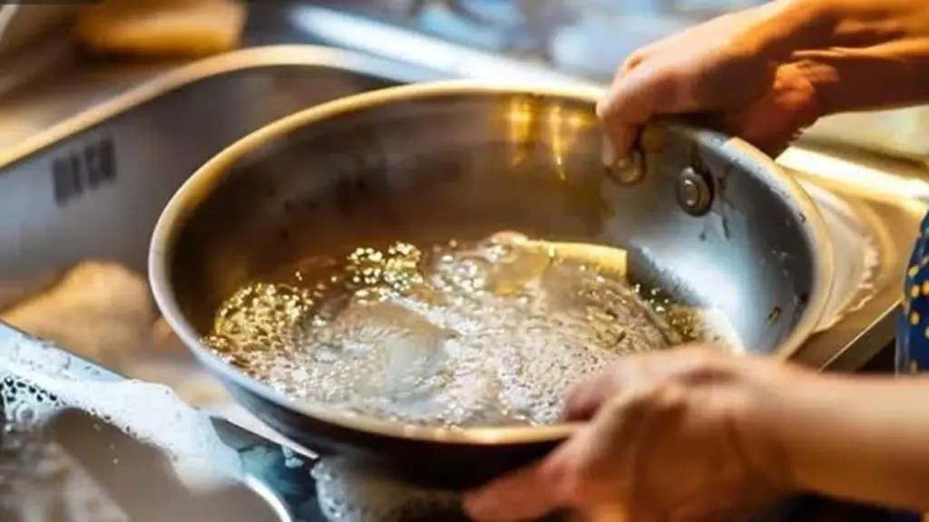Grasa en tus recipientes de cocina: el truco de la abuela sin plástico