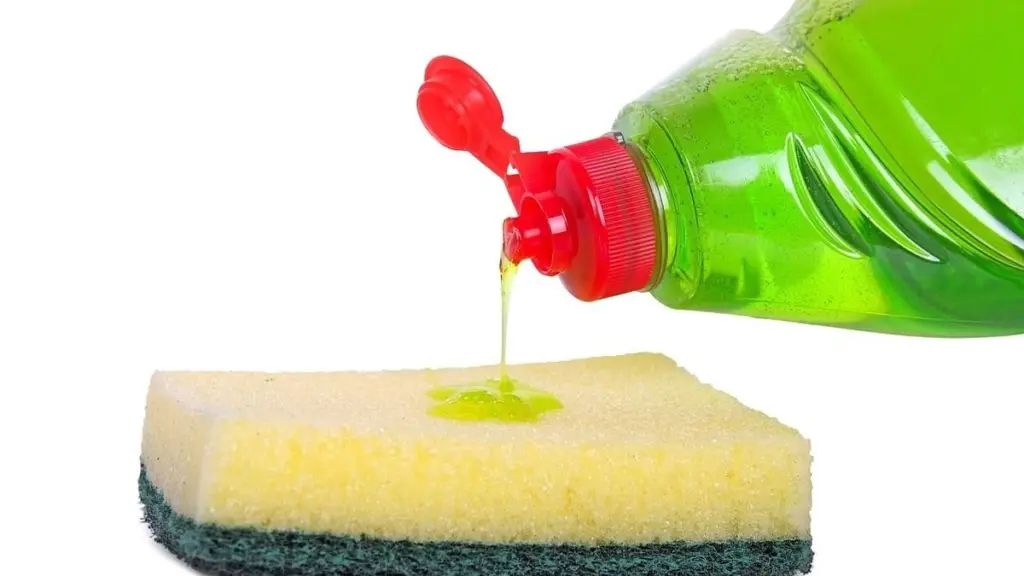 Líquido lavavajillas e isotiazolinonas: el peligro invisible que daña tu digestión