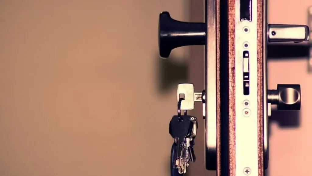 ¿Llave puesta al dormir?: el peligro en España que Google y workenter.gr advierten