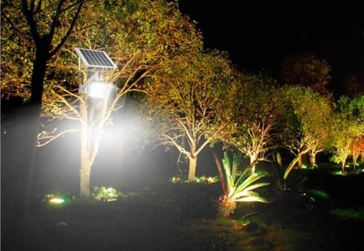 Luz gratis en casa: el nuevo foco solar led de Lidl por 16,99€ - image 1