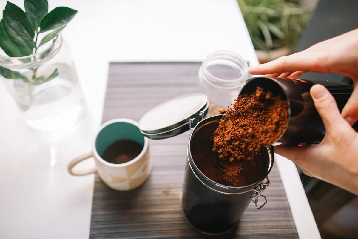 No más grasa en tus ollas: mezcla café usado y bicarbonato de sodio para un brillo total - image 1