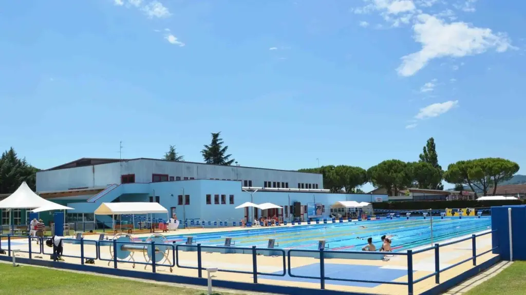 Piscina municipal cerrada: Luca Secondi explica el cambio de 1,6 millones