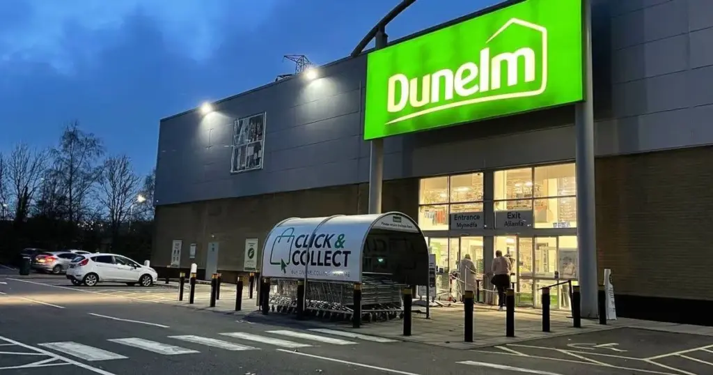 Pisos pequeños y desorden: el Global Herringbone Storage Trunk de Dunelm por 30€