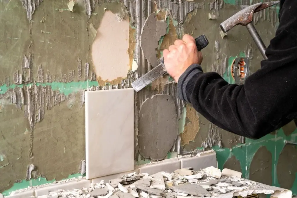 Reforma de baño: no retires tus azulejos sin saber por qué fracasan muchos
