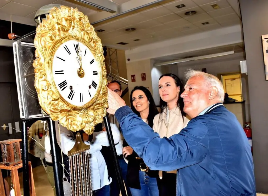 Relojes en Puertollano: el truco de Santos Aparicio para que duren 200 años
