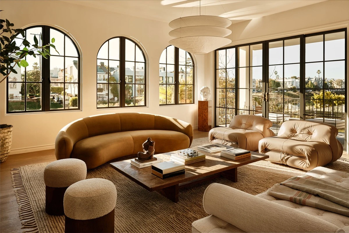 Salón renovado al 50%: el Sofá Chaise Longue Esquinero Reversible de Rizo Tonal Luca de Dunelm es tendencia - image 1