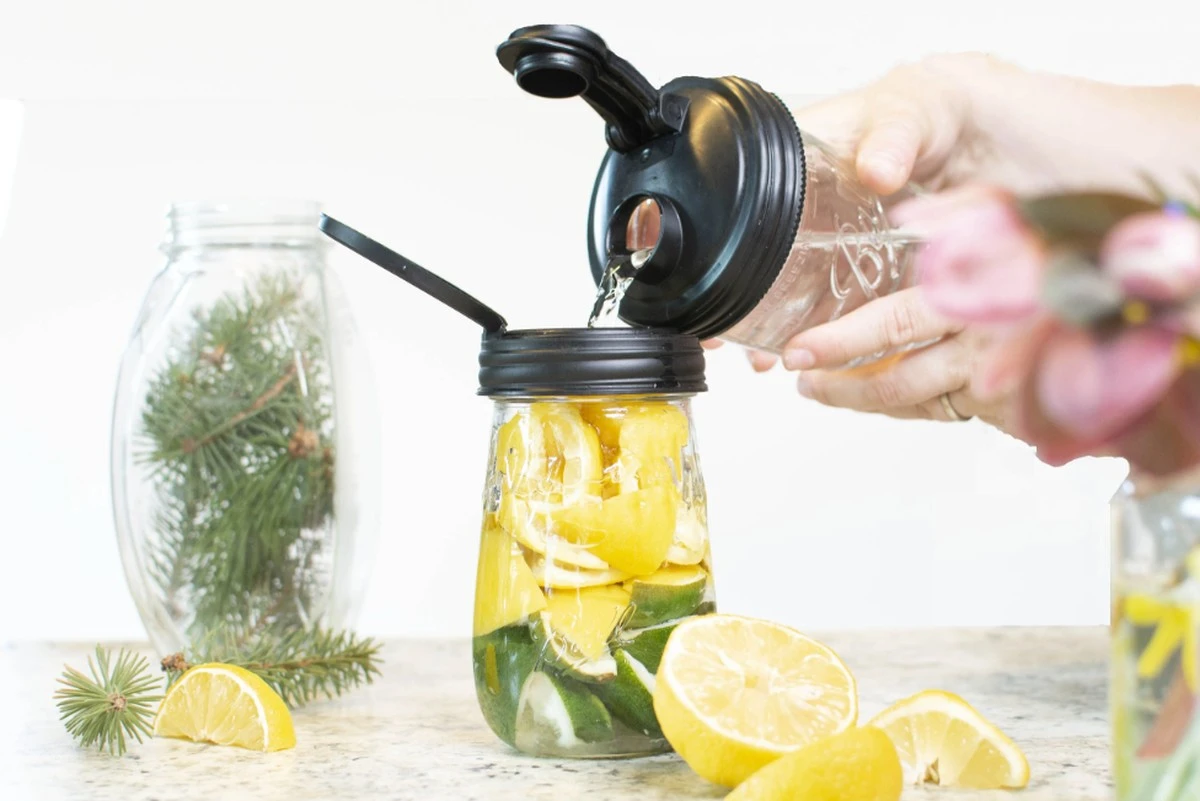 Tapas de vidrio pegajosas: el truco del limón para dejarlas como nuevas - image 1