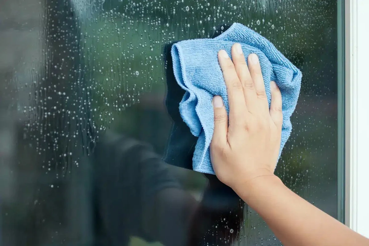 Ventanas impecables y sin polvo: el truco de la Glicerina para que brillen semanas - image 1